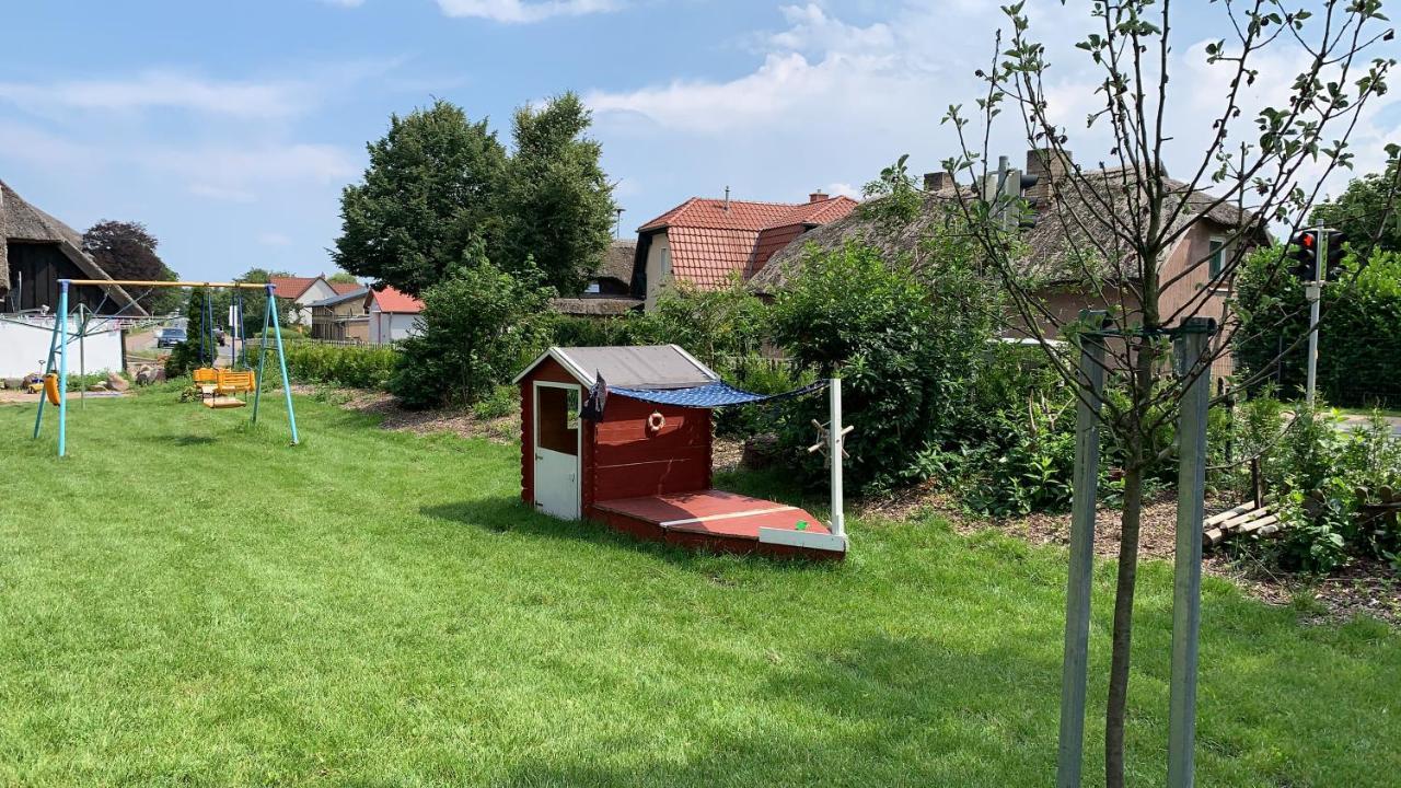 Ferienhaus Alte Schule Rambin Auf Ruegen Exteriér fotografie